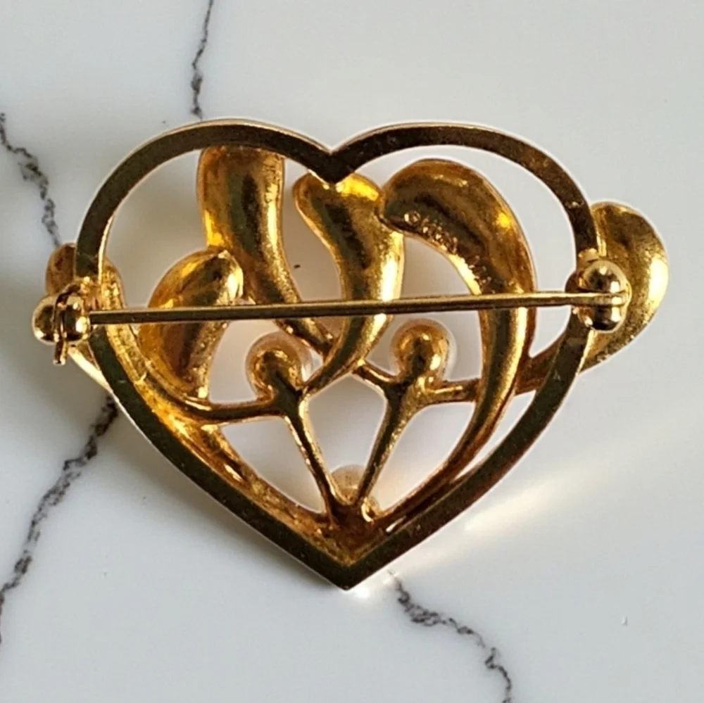Vintage MMA Metropolitan Museum Gold Plated Pearl Heart Flower Brooch Pin